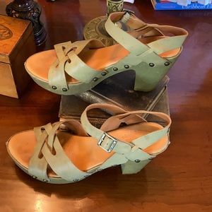 Korks Leather Platform Sandals